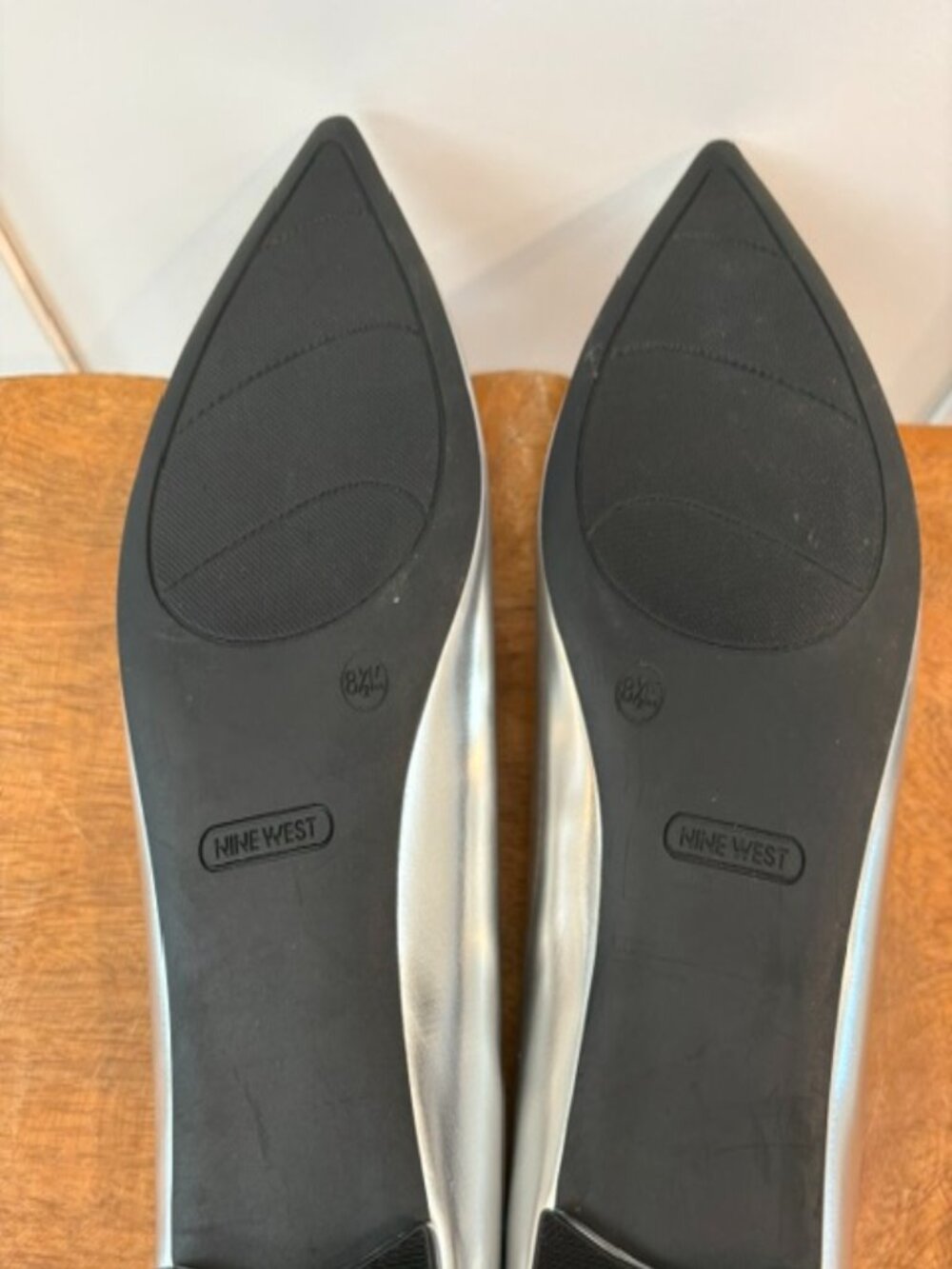 Nine West Silver Pointed Toe Rhinestone Embellished Flats 8.5M NWOB - Picture 5 of 5